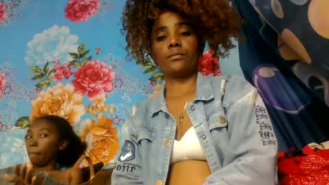 Snapshot of gialbloody chatting on 06-18-26, 05:17 gialbloody online show from 06-18-26, 05:17