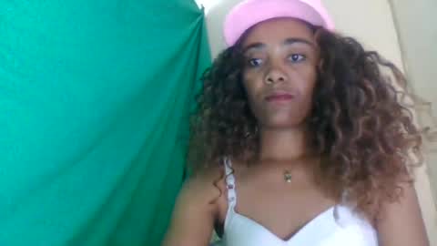Snapshot of gialbloody chatting on 07-19-26, 01:15 gialbloody online show from 07-19-26, 01:15