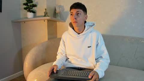 Snapshot of gian_rossii chatting on 06-09-26, 11:11 GIAN online show from 06-09-26, 11:11