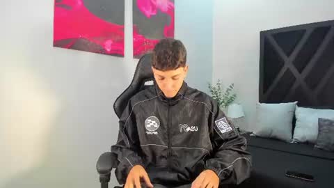 Snapshot of gian_rossii chatting on 06-18-26, 11:14 GIAN online show from 06-18-26, 11:14