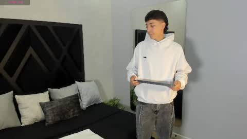 Snapshot of gian_rossii chatting on 06-24-26, 11:20 GIAN online show from 06-24-26, 11:20