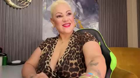 Snapshot of gianellacox chatting on 03-25-26, 07:53 online show from 03-25-26, 07:53