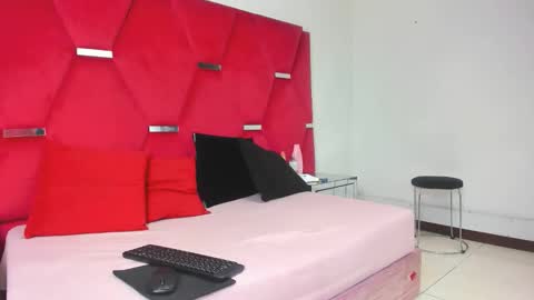 GiannaJohnson online show from 11-17-25, 04:07