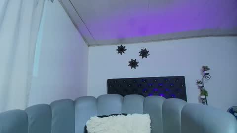 Giana Roberts online show from 11-28-25, 10:51