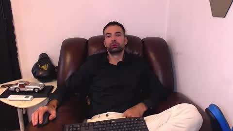 Gianni online show from 10-19-25, 04:29