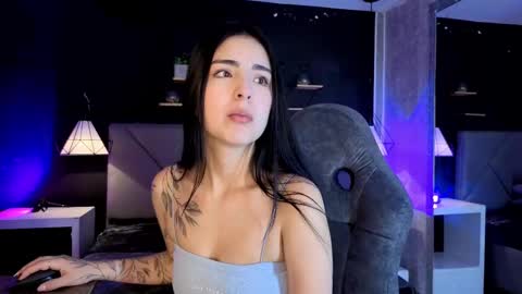 Gia online show from 11-07-25, 01:22