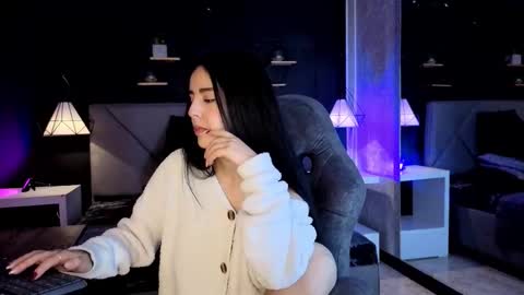 Gia online show from 11-14-25, 01:43