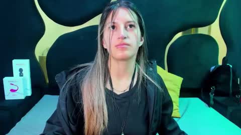 GiaRoussel online show from 10-21-25, 03:24