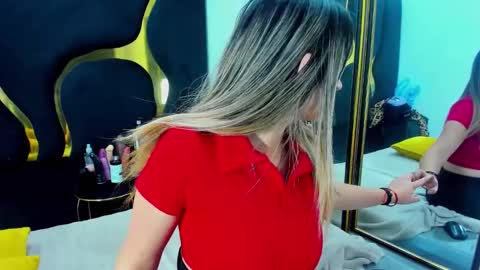 GiaRoussel online show from 11-19-25, 04:40