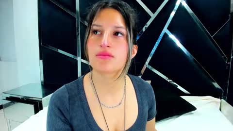 GiaRoussel online show from 12-14-25, 06:01