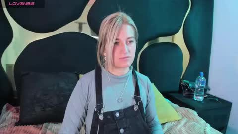 GiaRoussel online show from 03-03-26, 04:02