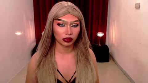 Snapshot of giaxxx01 chatting on 12-08-24, 08:41 Gia X online show from 12-08-24, 08:41