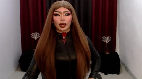 Snapshot of giaxxx01 chatting on 02-10-25, 06:31 Gia X online show from 02-10-25, 06:31