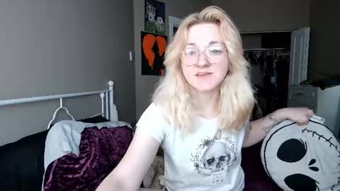 Snapshot of gigglemethis22 chatting on 06-12-26, 02:32 Giggles online show from 06-12-26, 02:32
