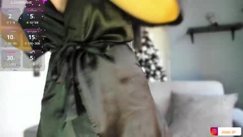 Snapshot of giggy_ chatting on 12-27-24, 04:21 Giggy online show from 12-27-24, 04:21