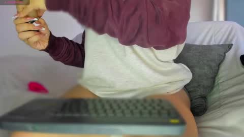 Snapshot of giggy_ chatting on 01-29-25, 12:24 Giggy online show from 01-29-25, 12:24