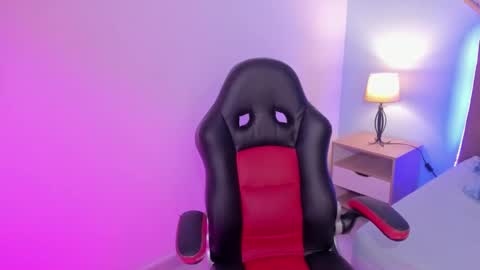 Snapshot of gigi_burns chatting on 11-30-25, 01:15 gigi_burns online show from 11-30-25, 01:15