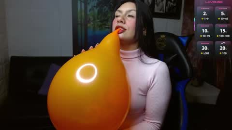 Snapshot of gigi_gilt_ chatting on 11-16-25, 04:07 Gigi 3 online show from 11-16-25, 04:07