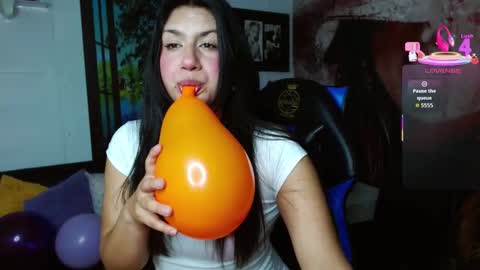 Snapshot of gigi_gilt_ chatting on 11-30-25, 04:27 Gigi 3 online show from 11-30-25, 04:27