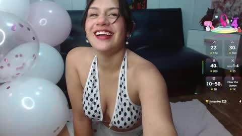 Snapshot of gigi_gilt_ chatting on 12-14-25, 04:40 Gigi 3 online show from 12-14-25, 04:40