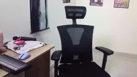 Snapshot of gigi_scott_ chatting on 12-04-25, 01:48 GIGI STCOTT online show from 12-04-25, 01:48