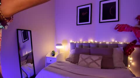 GIGI online show from 01-14-26, 04:40