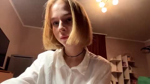 Molly online show from 10-08-25, 07:44