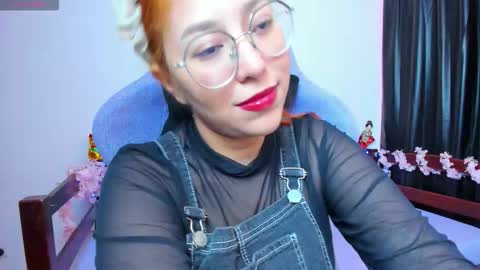 Snapshot of gigimooon chatting on 02-15-26, 11:01 gigimooon online show from 02-15-26, 11:01