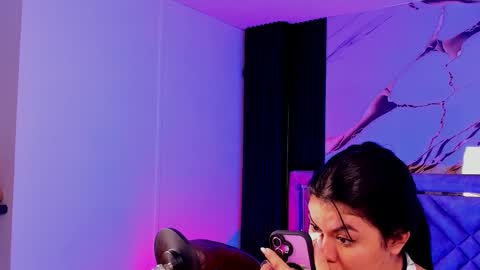 Snapshot of giiabloom chatting on 01-14-26, 11:49 giia online show from 01-14-26, 11:49
