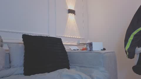 Giigii Hadid  online show from 06-24-26, 07:13