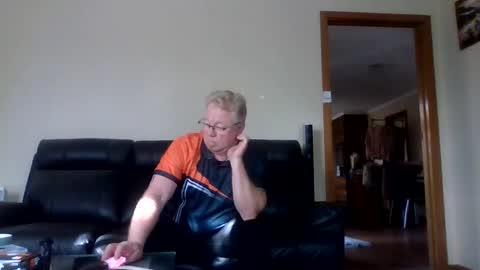 gimmmieoooo online show from 04-15-26, 05:47