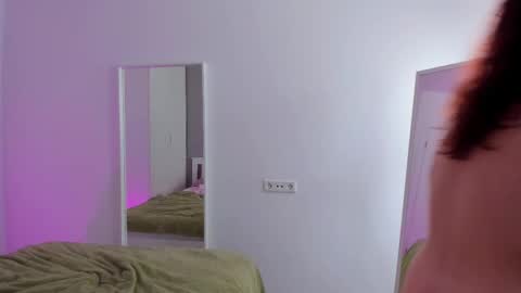 Snapshot of gin_yoon chatting on 02-21-25, 12:50 Gin online show from 02-21-25, 12:50