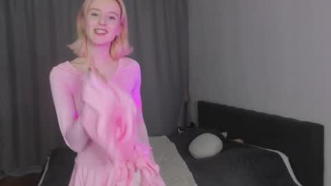 Snapshot of gin_yoon chatting on 11-06-25, 06:25 Gin online show from 11-06-25, 06:25