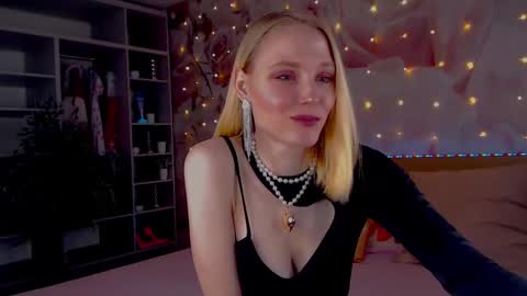 Snapshot of ginaa_lovely chatting on 12-25-24, 07:35 Gina online show from 12-25-24, 07:35