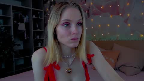 Snapshot of ginaa_lovely chatting on 12-29-24, 08:44 Gina online show from 12-29-24, 08:44
