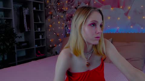 Snapshot of ginaa_lovely chatting on 12-31-24, 09:21 Gina online show from 12-31-24, 09:21