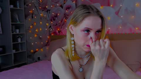 Snapshot of ginaa_lovely chatting on 01-15-25, 11:10 Gina online show from 01-15-25, 11:10