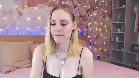 Snapshot of ginaa_lovely chatting on 01-17-25, 01:35 Gina online show from 01-17-25, 01:35