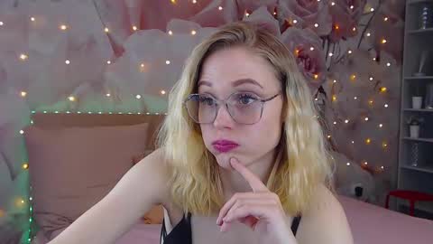 Snapshot of ginaa_lovely chatting on 02-14-25, 08:31 Gina online show from 02-14-25, 08:31