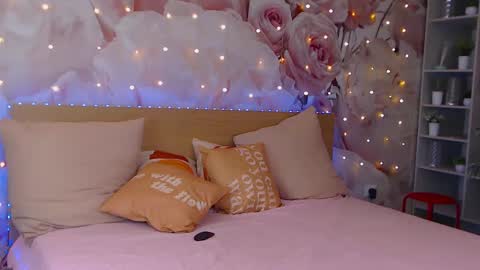 Snapshot of ginaa_lovely chatting on 02-19-25, 10:23 Gina online show from 02-19-25, 10:23