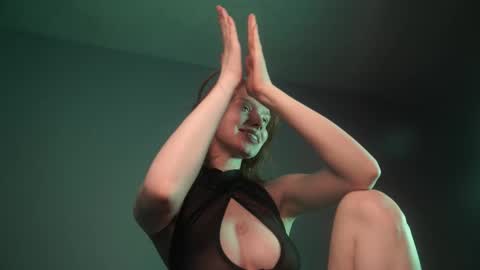        im expecting 350 thumbs up on my altar   online show from 03-03-25, 01:10