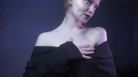        im expecting 350 thumbs up on my altar   online show from 10-04-25, 10:19