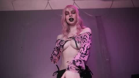        im expecting 350 thumbs up on my altar   online show from 02-13-26, 10:28