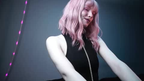        im expecting 350 thumbs up on my altar   online show from 02-25-26, 10:19