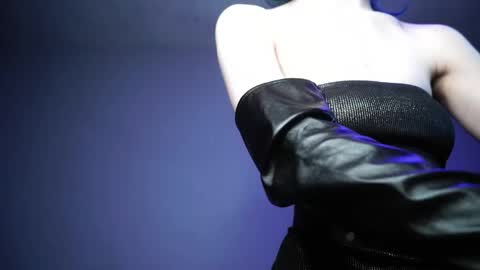        im expecting 350 thumbs up on my altar   online show from 04-10-26, 10:14