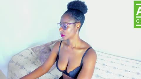 Snapshot of ginger_smil chatting on 06-18-26, 01:04 Diana online show from 06-18-26, 01:04