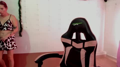 Snapshot of ginger_sweetty chatting on 01-18-25, 10:28 Ginger online show from 01-18-25, 10:28