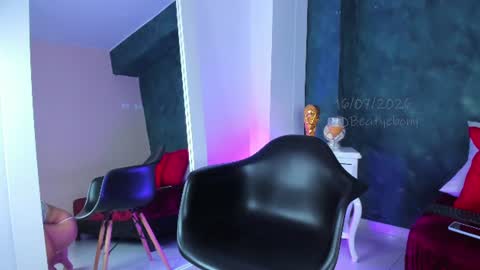 Snapshot of gingermoon_ chatting on 07-16-26, 07:20 Ginger online show from 07-16-26, 07:20