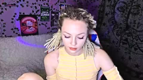 Snapshot of ginnyhotbeat chatting on 09-11-25, 09:04 Ginny online show from 09-11-25, 09:04