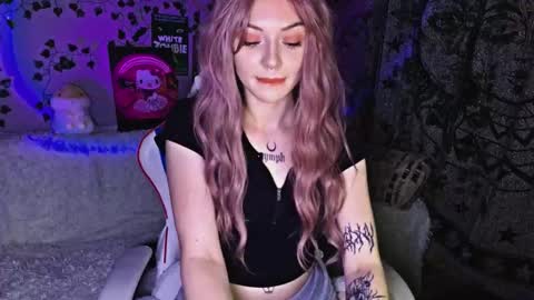 Snapshot of ginnyhotbeat chatting on 09-24-25, 06:33 Ginny online show from 09-24-25, 06:33